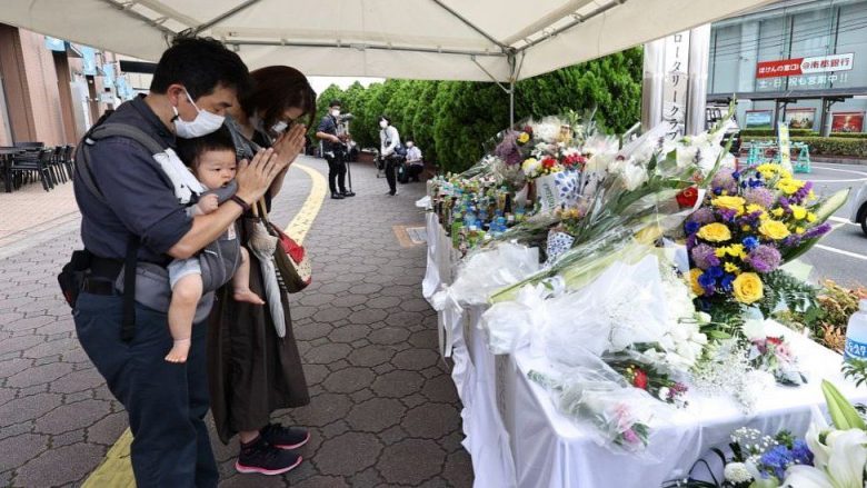 Policia japoneze e pranon se kishte mangësi në siguri në kohën kur u qëllua për vdekje Shinzo Abe