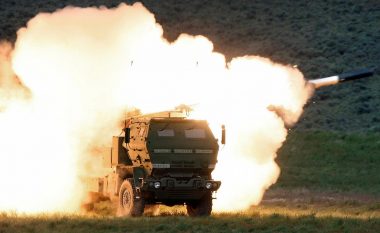 SHBA-ja do ta furnizojë Ukrainën edhe me katër sisteme raketash HIMARS – si dhe me paketë armësh në vlerë deri në 400 milionë dollarë