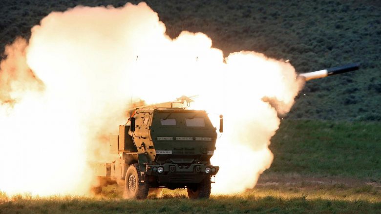 SHBA-ja do ta furnizojë Ukrainën edhe me katër sisteme raketash HIMARS – si dhe me paketë armësh në vlerë deri në 400 milionë dollarë