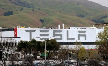 Sërish paditet Tesla, akuzat e reja pretendojnë se ka abuzim racor ndaj punëtorëve me ngjyrë