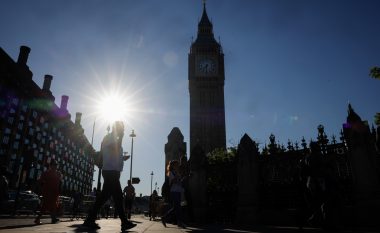 Londinezëve iu bëhet thirrje të mos përdorin rrjetin e transportit për shkak të të nxehtit