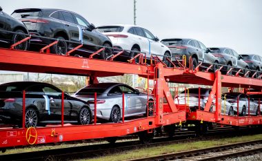Problemet e zinxhirit të furnizimit bëjnë që të ketë 11 për qind më pak vetura të regjistruara në Gjermani