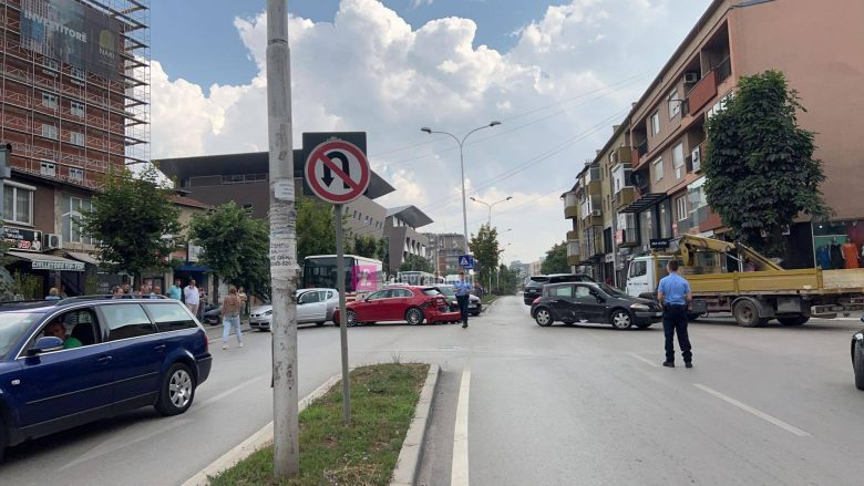 Aksident mes tri veturave në Prishtinë