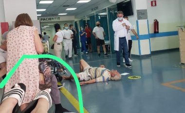 Të sëmurë të shtrirë në dysheme, Berisha publikon foto nga spitali: Gjendje katastrofë në urgjencën e QSUT-së