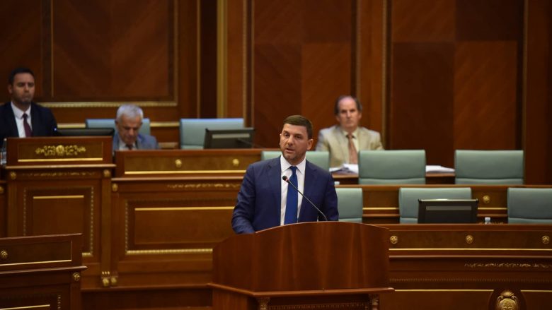 Krasniqi: Qeveria Kurti i ka numrat, por s’ka dije e karakter