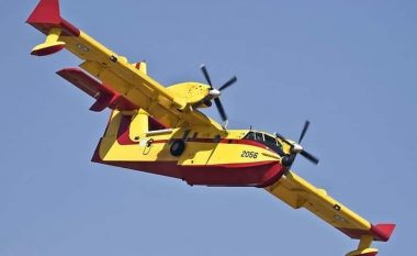 Nisen dy avionë nga Greqia për të shuar zjarrin në Malin e Çikës në Vlorë