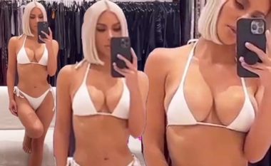 Kim Kardashian tregon linjat tërheqëse të trupit para pasqyrës teksa promovon linjën e re të bikineve nga marka e saj “Skims”