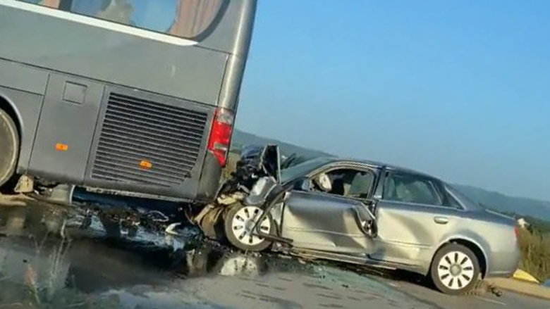Kërkohet paraburgim për shoferin e autobusit në të cilën u aksidentua vetura në Podujevë