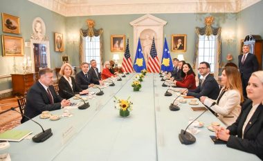 Qeveria: Nuk kemi ndërhyrë në fotografitë nga takimi me Sekretarin amerikan