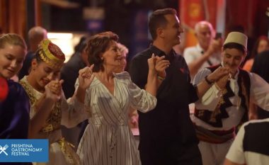 Përparim Rama, Erion Veliaj e Atifete Jahjaga vallëzojnë në zemër të Prishtinës