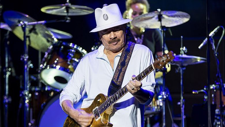 U rrëzua gjatë koncertit, Carlos Santana anulon performancën e radhës pak minuta para se të dilte në skenë