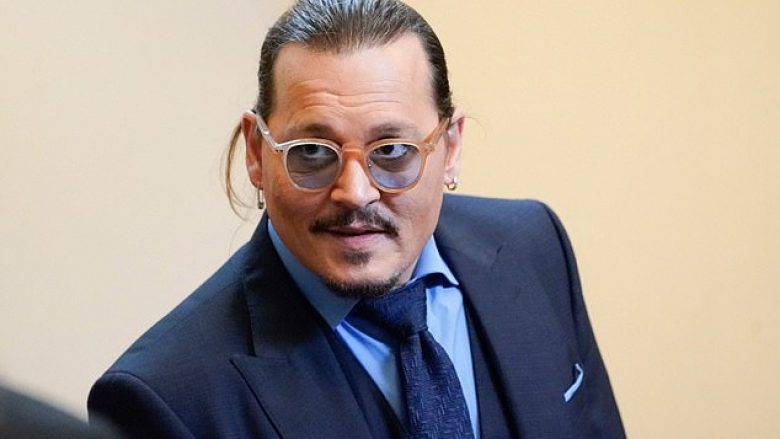 Johnny Depp arrin marrëveshje me anëtarin e ekipit të “City of Lies” i cili e akuzoi aktorin se e kishte goditur gjatë xhirimeve të filmit
