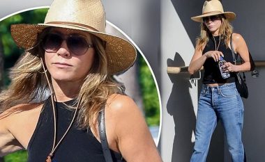 Jennifer Aniston shijon kohën në Beverly Hills duke u kujdesur për pamjen e saj