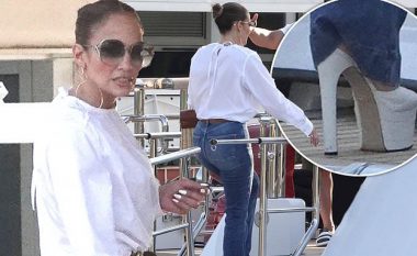 Jennifer Lopez vesh taka të larta në platformë për një shëtitje me varkë me fëmijët e saj në Napoli