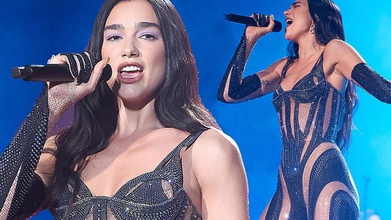 Dua Lipa merr vëmendje në skenën e Lollapalooza, e veshur me kostum të zi transparent