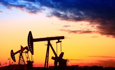 Vazhdon të bie çmimi i naftës në tregjet ndërkombëtare