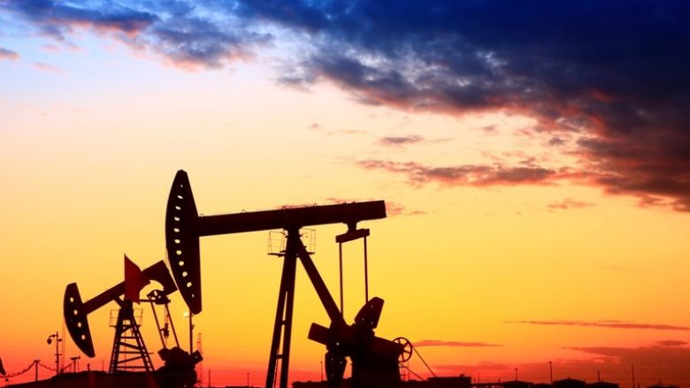 Vazhdon të bie çmimi i naftës në tregjet ndërkombëtare