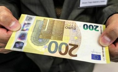 Raportoi rrejshëm se i janë grabitur 200 euro