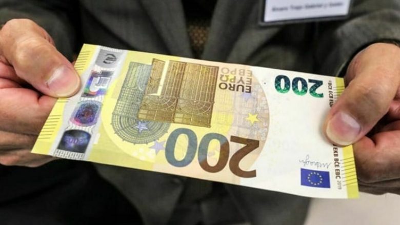 Raportoi rrejshëm se i janë grabitur 200 euro