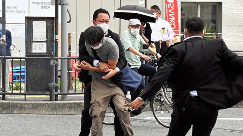 Arrestohet i dyshuari për sulmin ndaj ish-kryeministrit japonez