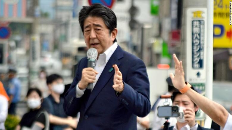 Abe u qëllua në mes të fushatës zgjedhore – ai kërkonte votë për ish-partinë