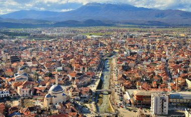 Hajnat thyejnë derën e një kishe në Prizren, vjedhin para