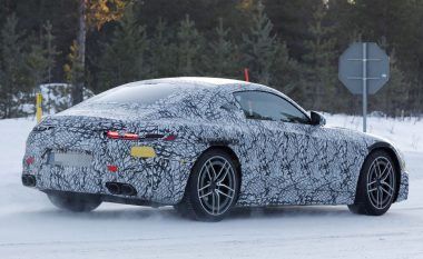Mercedes-AMG GT Coupe 2023 teston motorin V8 në Alpet zvicerane