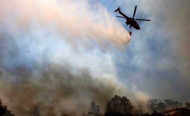 Helikopteri rrëzohet në det teksa po luftonte me zjarret në Greqi