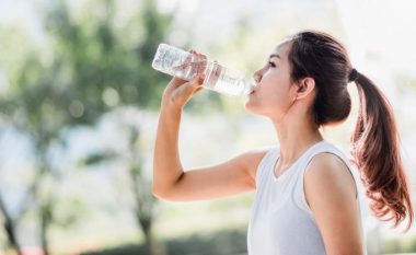 Pirja e ujit sjell disa përfitime që ndoshta nuk i keni ditur