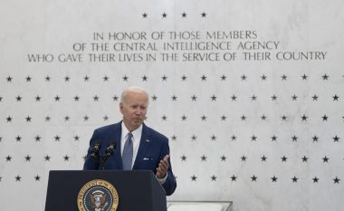 Biden lavdëron CIA-në për zbulimin e planeve të Putinit rreth pushtimit të Ukrainës