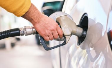 Pyper: Rreth 52% e të anketuarve po i përdorin më rrallë automjetet si rrjedhojë e shtrenjtimit të karburantit
