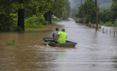 Numri i viktimave nga përmbytjet në Kentucky shkon në 25