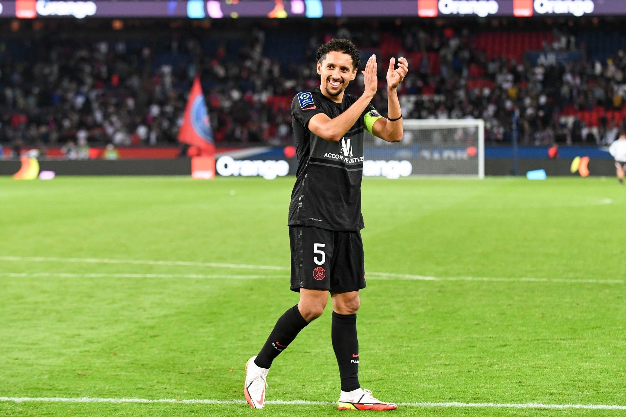 The new PSG coach does not change the captain, but says that they will