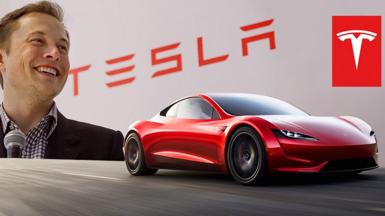 Shefi i Tesla-s thotë se shpreson që teknologjia e vetëdrejtimit të jetë gati deri në fund të vitit