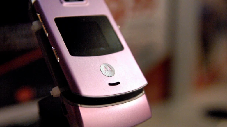 Telefoni ikonik me kapak Motorola Razr po rikthehet në gusht