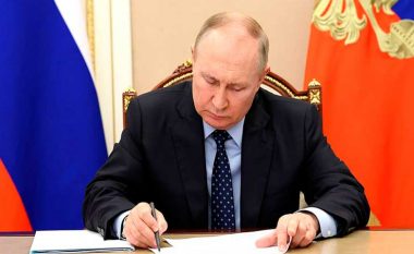 Putin nënshkruan ligjin “për të mbështetur natë e ditë ushtrinë në operacionet jashtë shtetit”