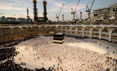 Një milion myslimanë fillojnë pelegrinazhin e Haxhit në Mekë