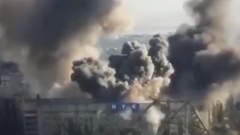 Rusët sulmojnë me raketa një universitet në Mykolaiv