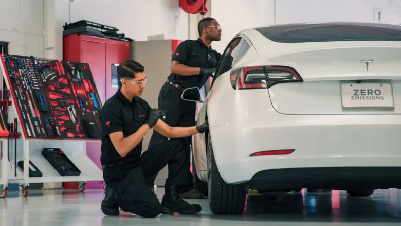 Tesla do të përdorë “teknikat e mekanikëve të Formula 1” për të ofruar servisim më të shpejtë të veturave