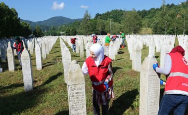 Njëzet e shtatë vjet nga masakra e Srebrenicës – vrasjet kanë ndodhur për pak ditë, por procesi i gjetjes së trupave ka marrë vite