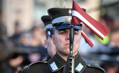 Letonia do të rikthejë shërbimin e detyrueshëm ushtarak – dhe ky nuk është hapi i vetëm i këtij vendi në mes të agresionit rus në Ukrainë