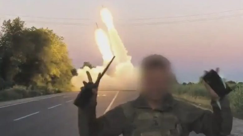 Ukraina thotë se ka shkatërruar 50 depo municionesh ruse duke përdorur sistemet raketore amerikane HIMARS