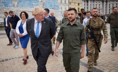 Ukrainasit nënshkruajnë peticionin për t’i dhënë Boris Johnsonit nënshtetësinë dhe rolin e kryeministrit