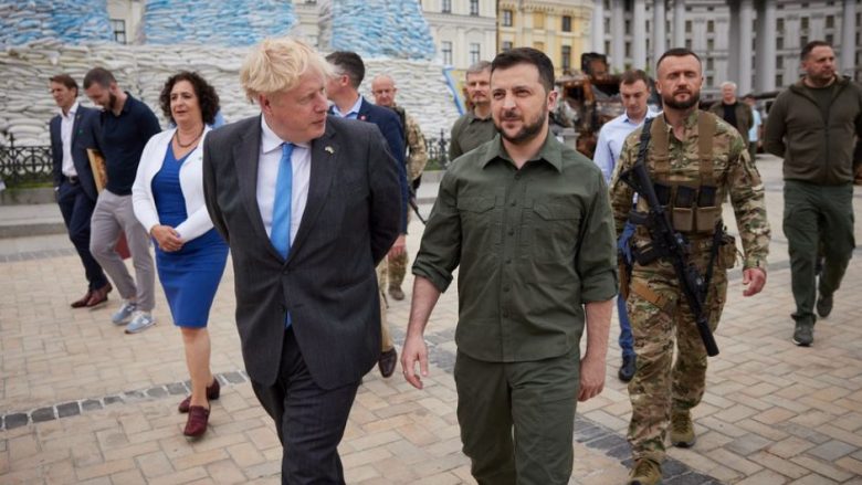 Ukrainasit nënshkruajnë peticionin për t’i dhënë Boris Johnsonit nënshtetësinë dhe rolin e kryeministrit
