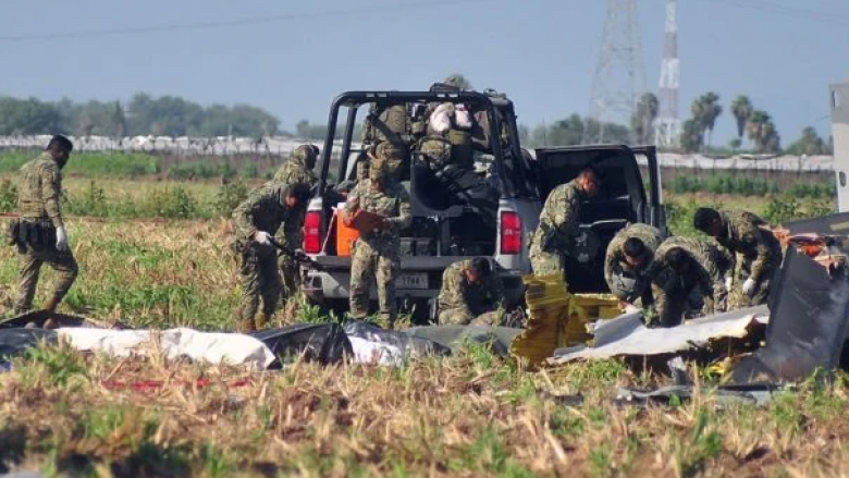 Rrëzohet aeroplani ushtarak në Meksikë – 14 persona humbën jetën