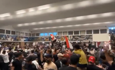 Protestuesit irakianë hyjnë dhunshëm në parlament