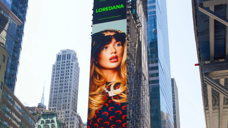 Loredana shfaqet në ‘billboardin’ e Times Square në New York