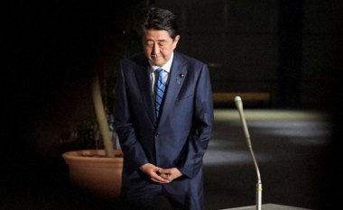 Shinzo Abe, krijues i historisë në Japoni – trashëgimia e kryeministrit më jetëgjatë japonez