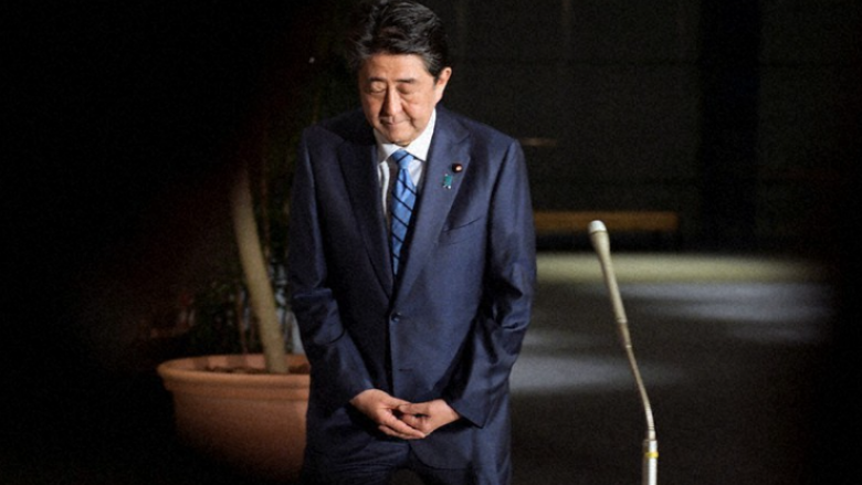 Shinzo Abe, krijues i historisë në Japoni – trashëgimia e kryeministrit më jetëgjatë japonez