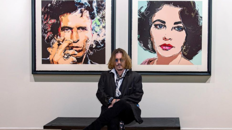 Johnny Depp fiton mbi tre milionë euro përmes artit të tij, pak orë pasi kishte vënë në shitje pikturat